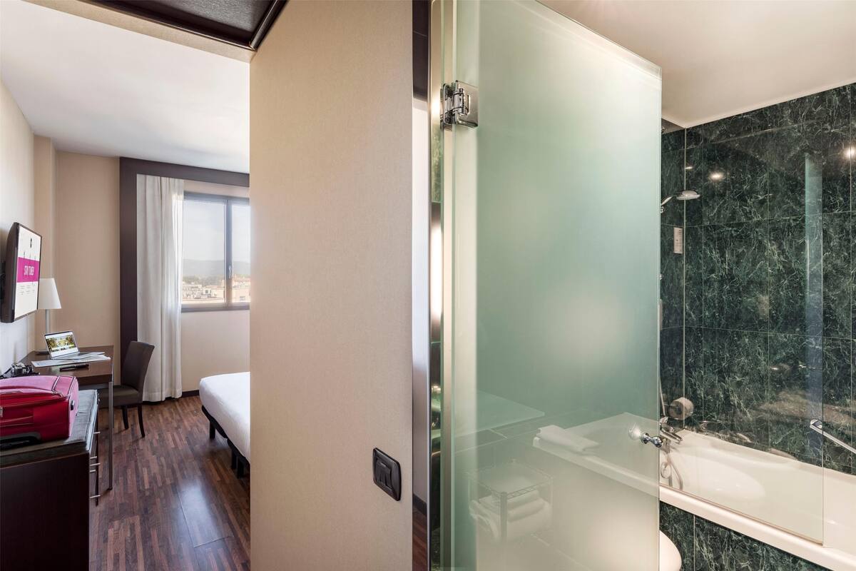 superior double room, non smoking | premium bedding, minibar, in-room safe, desk