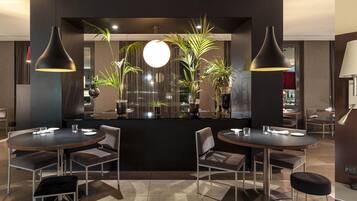 Breakfast, lunch, dinner served; Regional cuisine