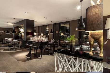 Bar (en la propiedad). B&B Hotel Arezzo