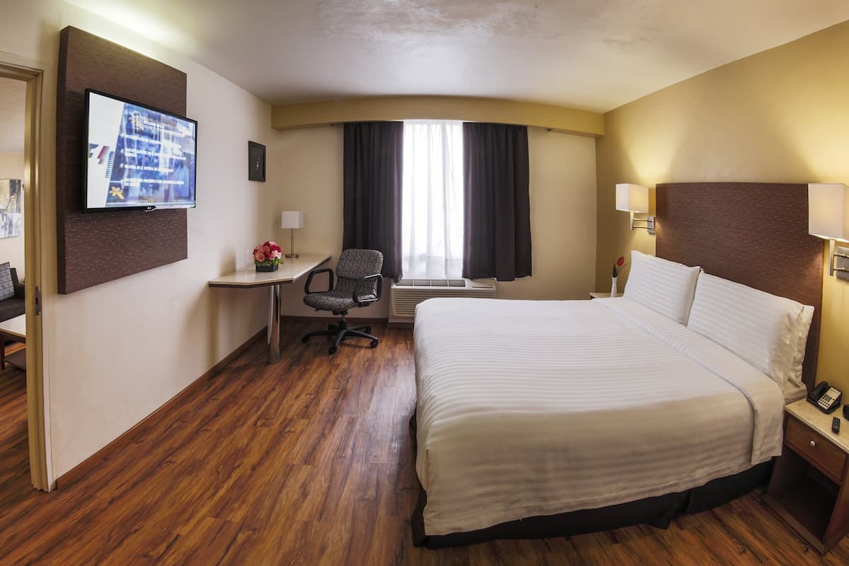 Suite, 1 King Bed | Premium bedding, Select Comfort beds, desk, blackout drapes