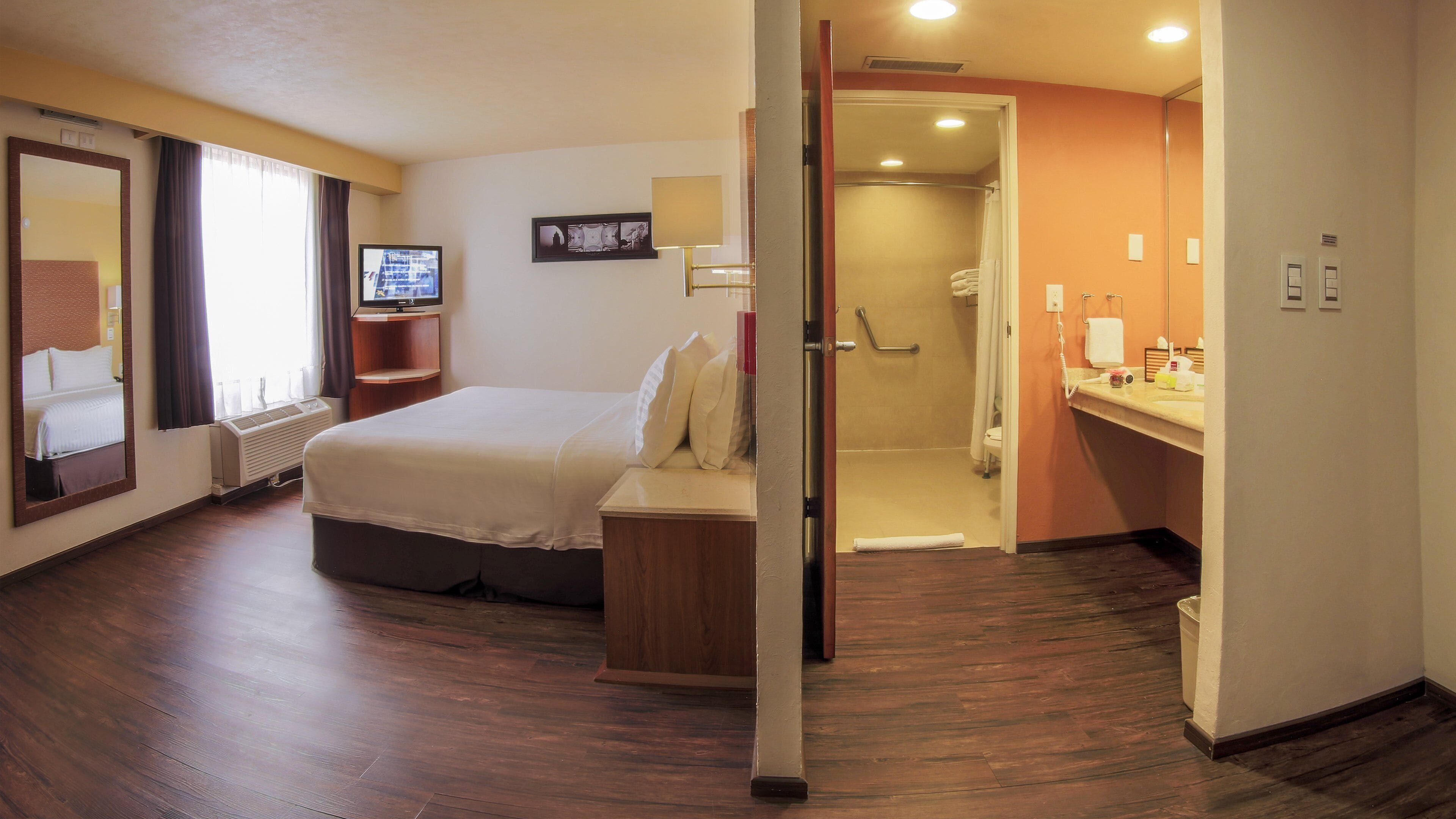 أغطية فراش متميزة وأسرّة سليكت كومفورت ومكتب وستائر تعتيم