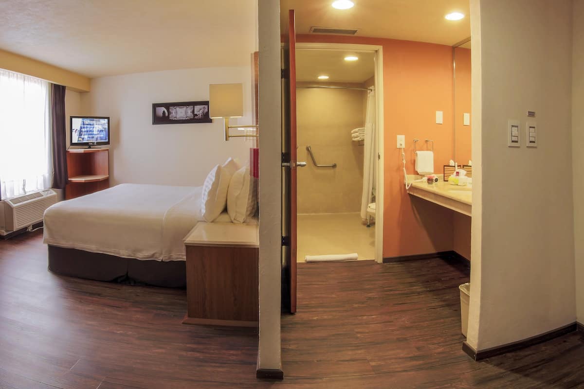 Standard Room, 1 King Bed, Accessible | Premium bedding, Select Comfort beds, desk, blackout curtains