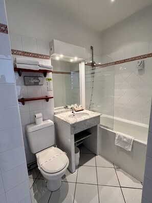 Bathtub, free toiletries, hair dryer, towels