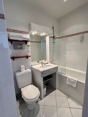 Bathtub, free toiletries, hair dryer, towels
