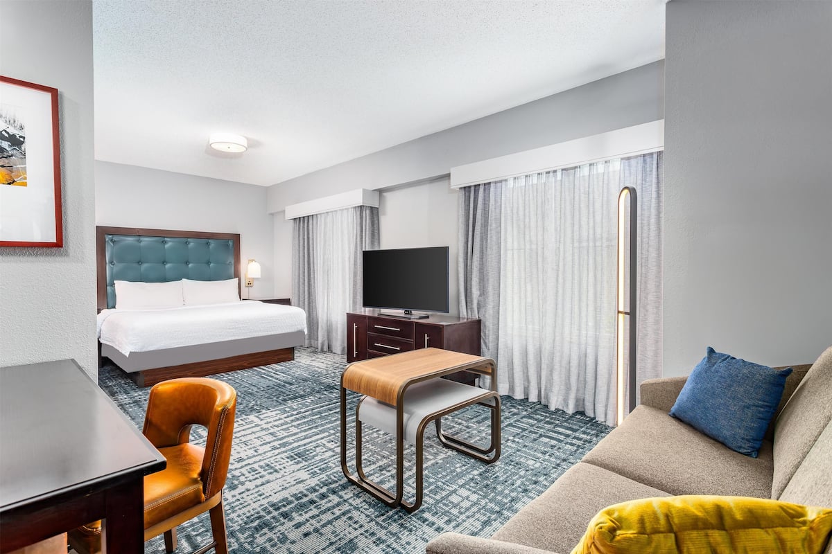 studio suite, 1 king bed, non smoking | living area | 50-inch tv with cable channels, netflix, streaming services