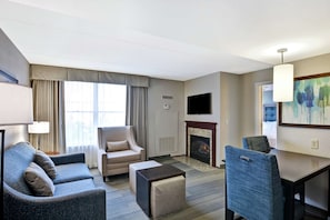Premium Suite, 1 King Bed, Fireplace | Living area | TV, pay movies