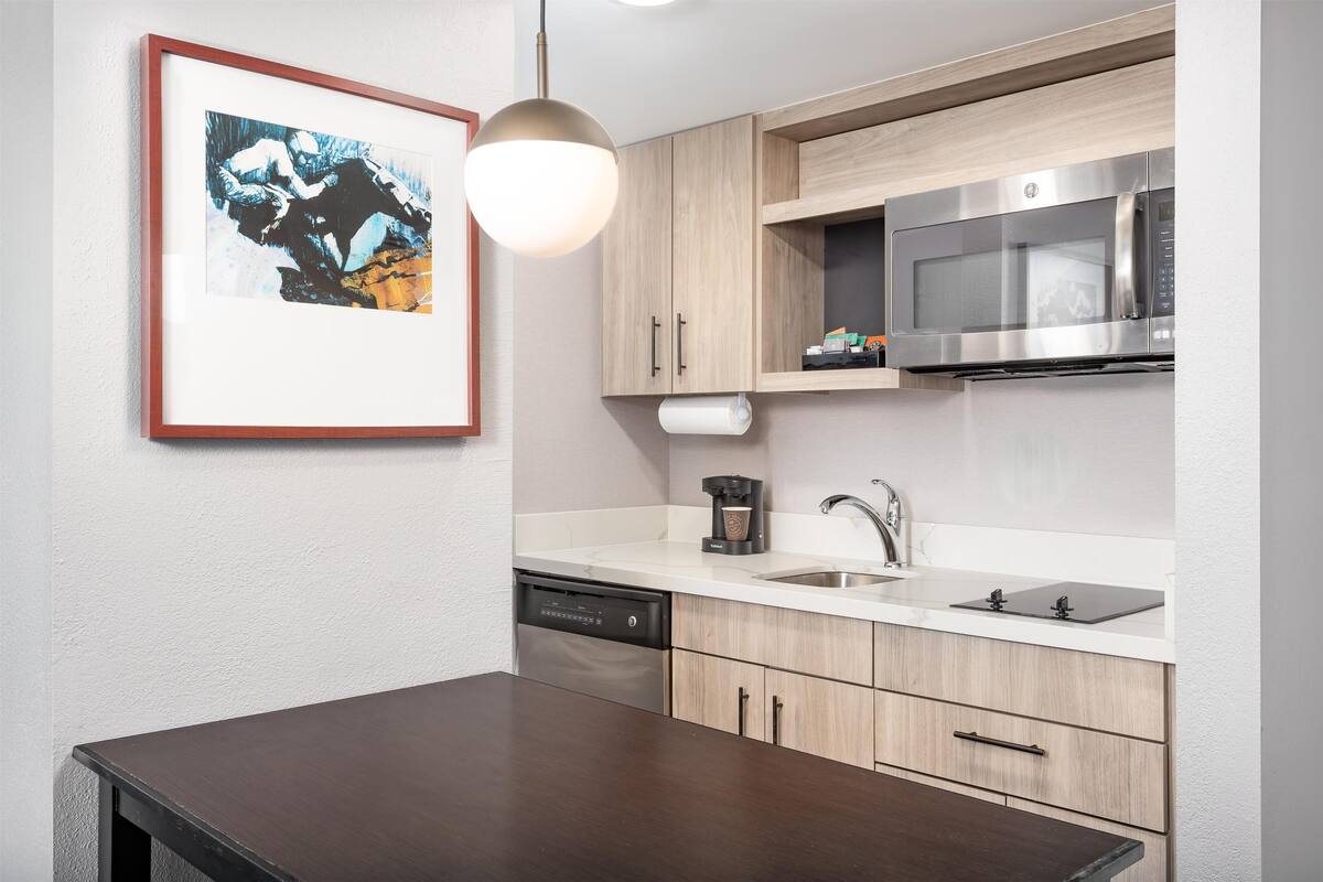 fridge, microwave, stovetop, dishwasher