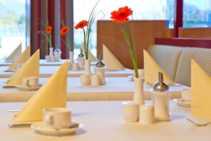 Daily buffet breakfast for a fee - Penz Hotel West (Innsbruck)