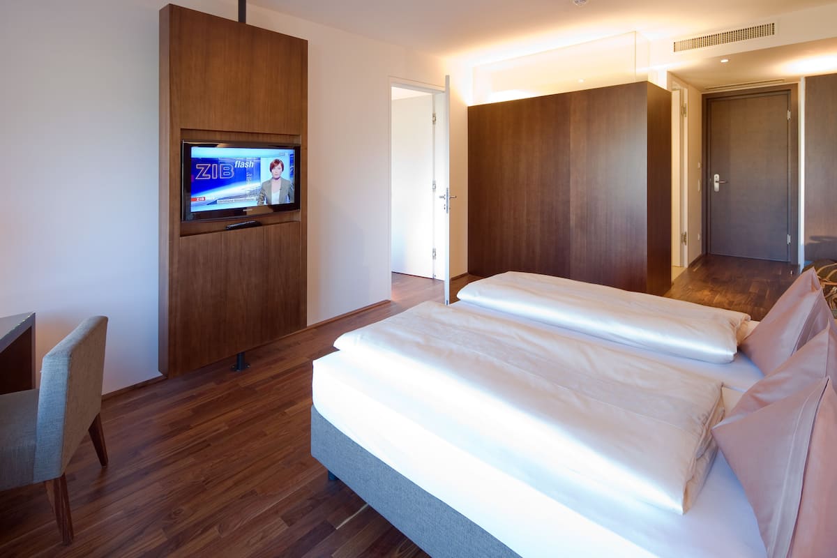 Literie hypoallergénique, minibar, coffres-forts dans les chambres
