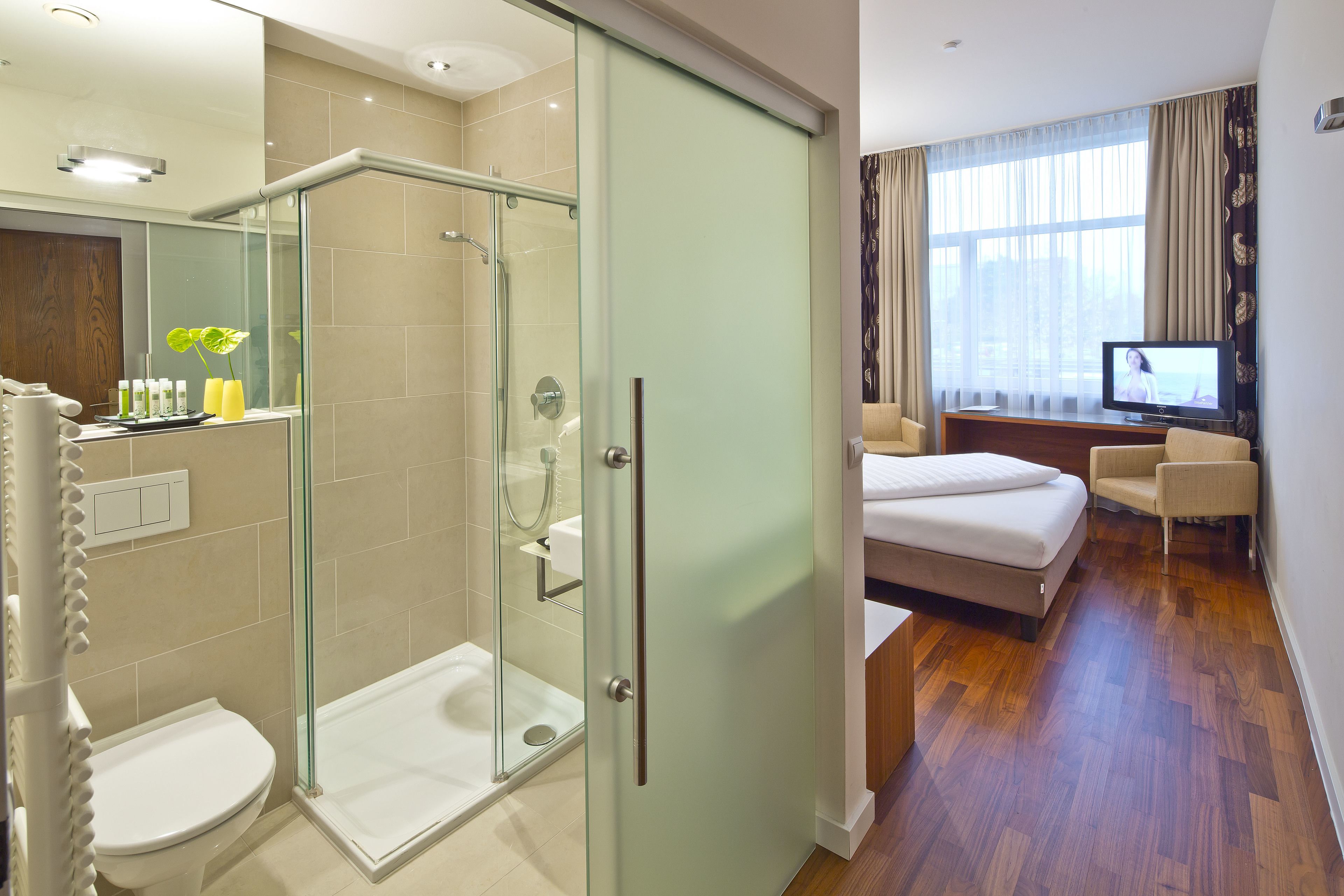 business double room single use | hypo-allergenic bedding, minibar, in-room safe, desk