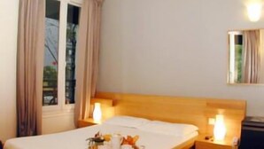 Double Room | Minibar, desk, WiFi (free) - Du Parc Saint Charles (Paris)