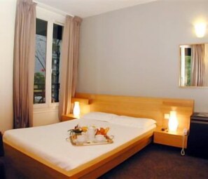 Kamar Double | Minibar, meja kerja, dan Wi-Fi gratis