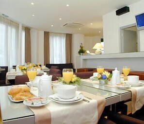 Daily full breakfast (EUR 12 per person)