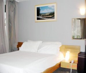 Double Room | Minibar, desk, free WiFi