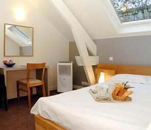 Minibar, escriptori i wifi gratuïta 