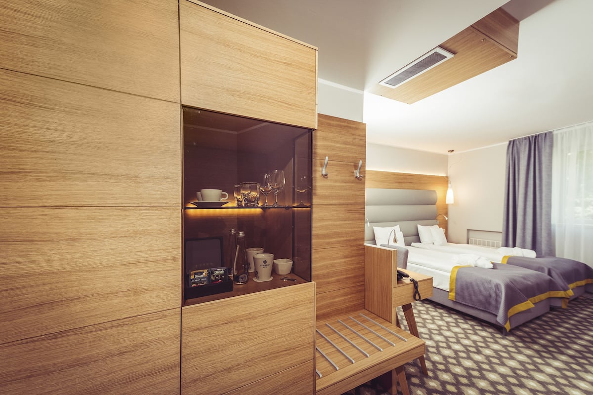 Business-Zweibettzimmer | Minibar, Zimmersafe, Schreibtisch, kostenlose Babybetten