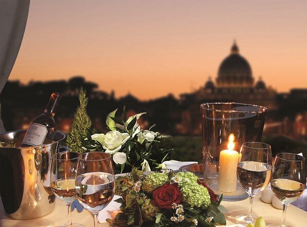 Hi ha 2 restaurants amb esmorzars 