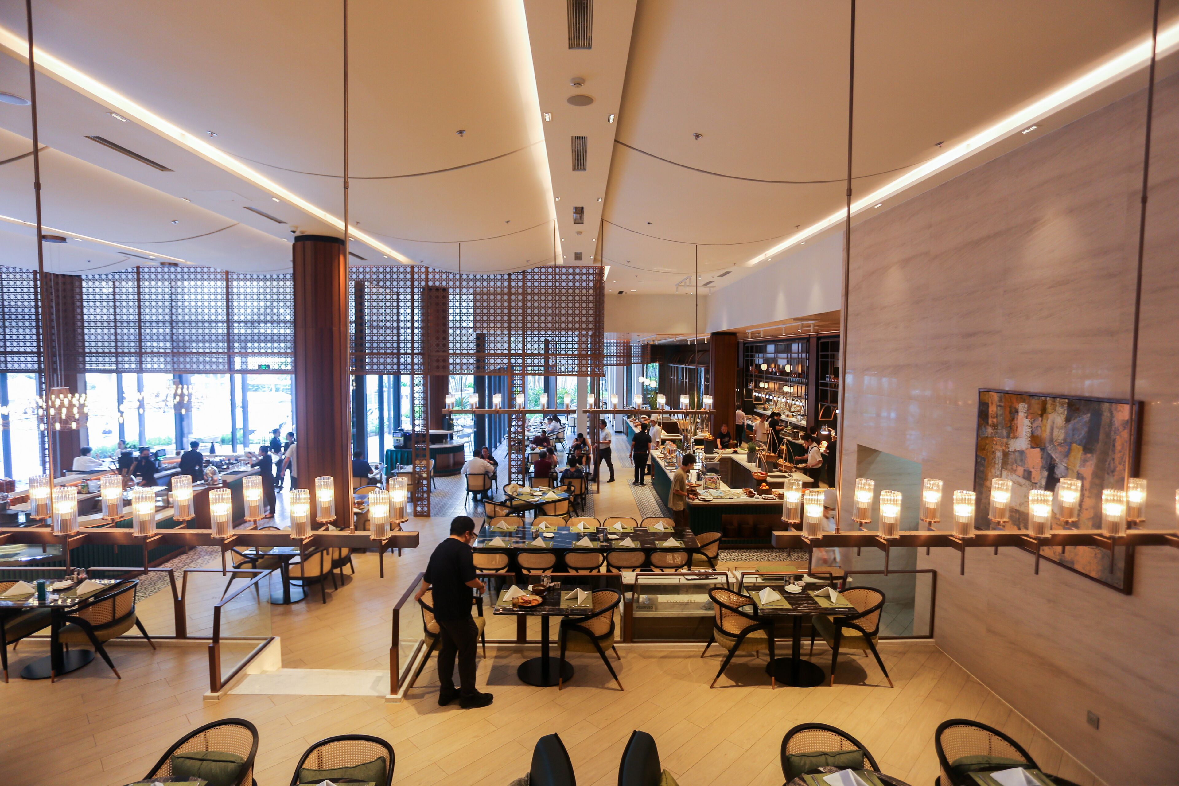 Daily buffet breakfast (VND 728000 per person)