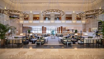 2 bars/lounges, lobby lounge