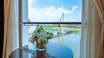 Suite Deluks, Akses Club Lounge, pemandangan sungai | Pemandangan dari kamar