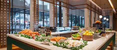 3 restaurants, spécialités Cuisine internationale