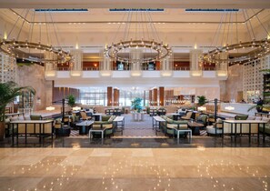 3 restaurantes; se sirven desayunos, comidas, cenas y brunch