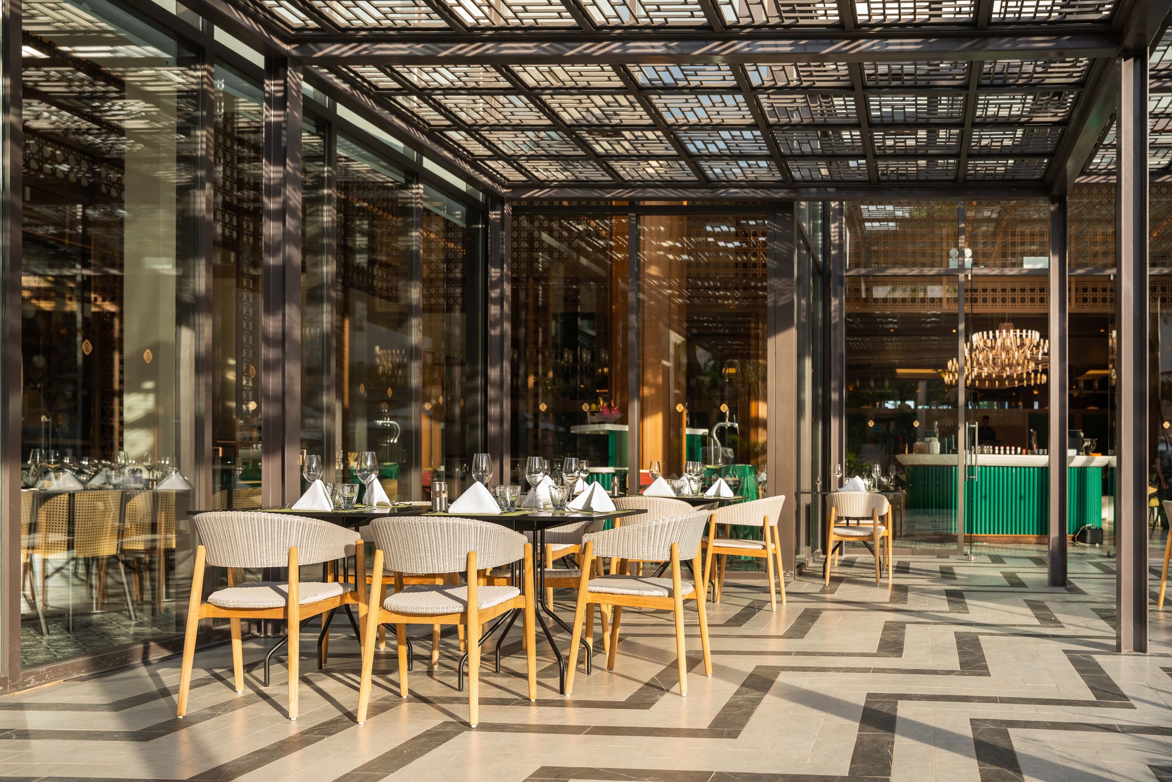 3 restaurants; breakfast, lunch, dinner, and brunch served