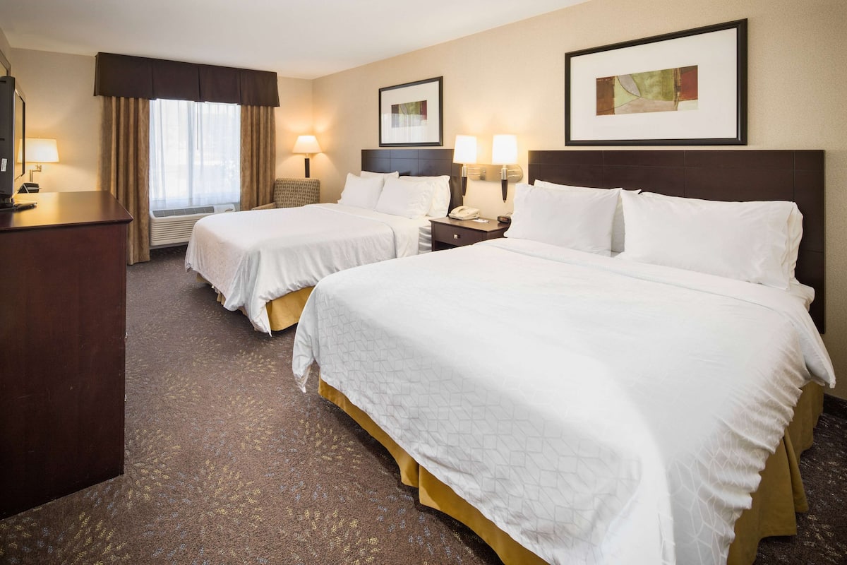 In-room safe, desk, iron/ironing board, free cots/infant beds