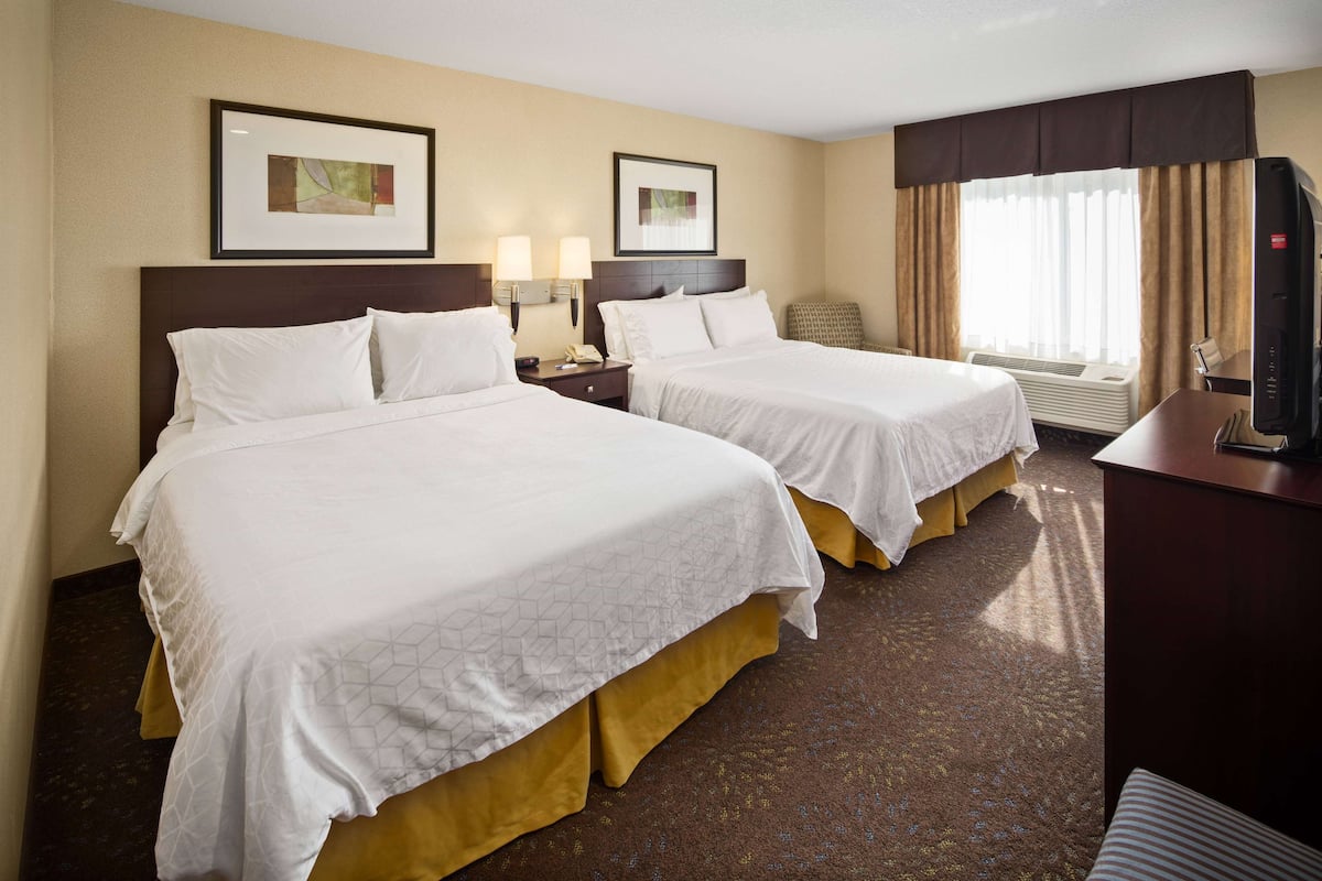 Suite, 1 Bedroom, Non Smoking (2 Queen Beds) | In-room safe, desk, iron/ironing board, free cots/infant beds