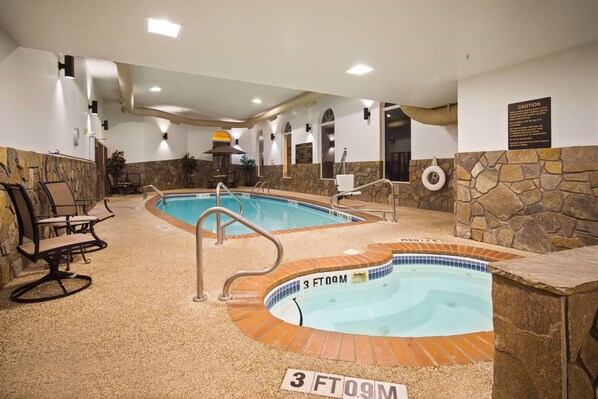 Indoor pool, open 8 AM to 10 PM, sun loungers - AmericInn by Wyndham Hill City Mt Rushmore (Hill City)