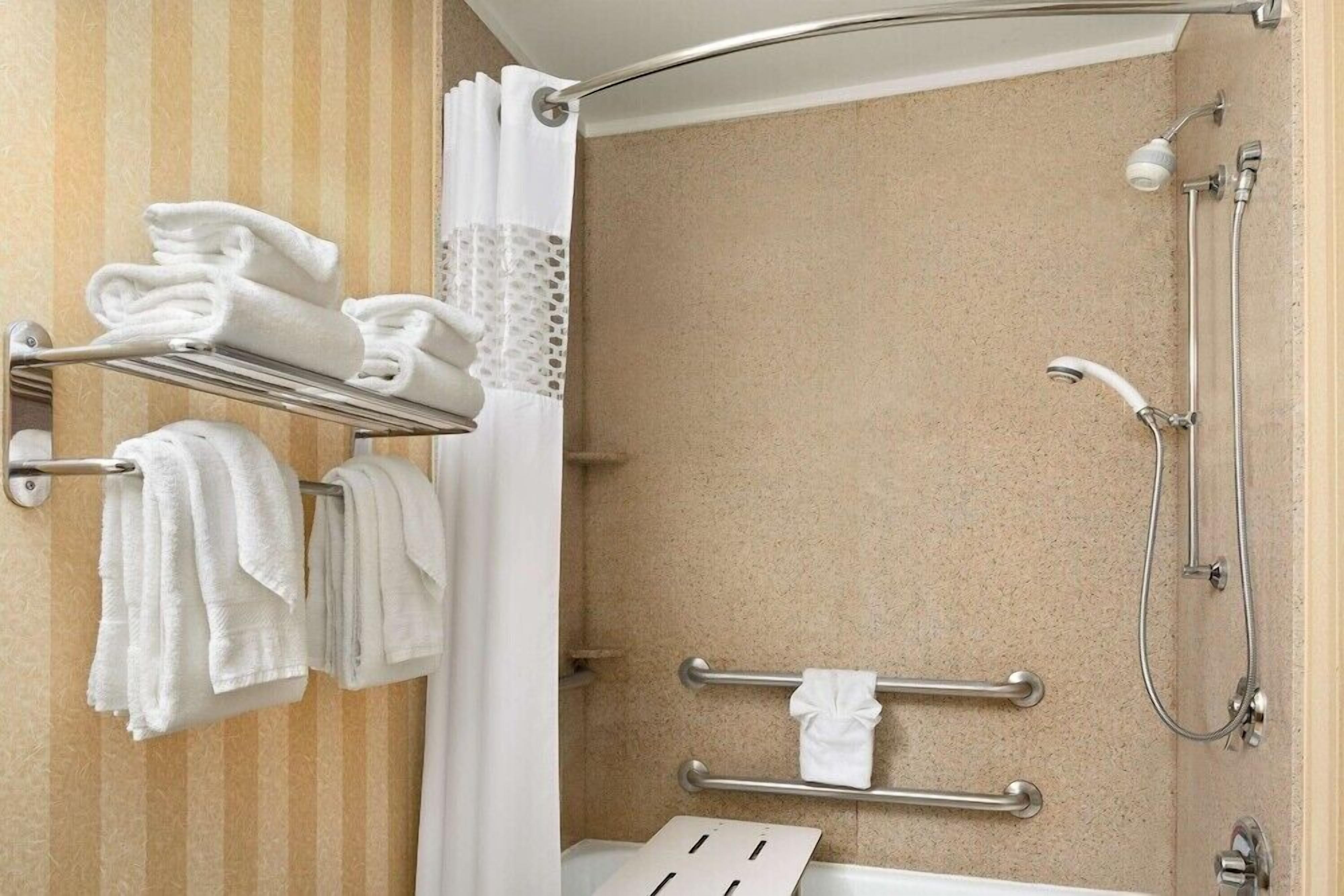 Baño | Amenidades de baño gratuitas, secadora de cabello, toallas 