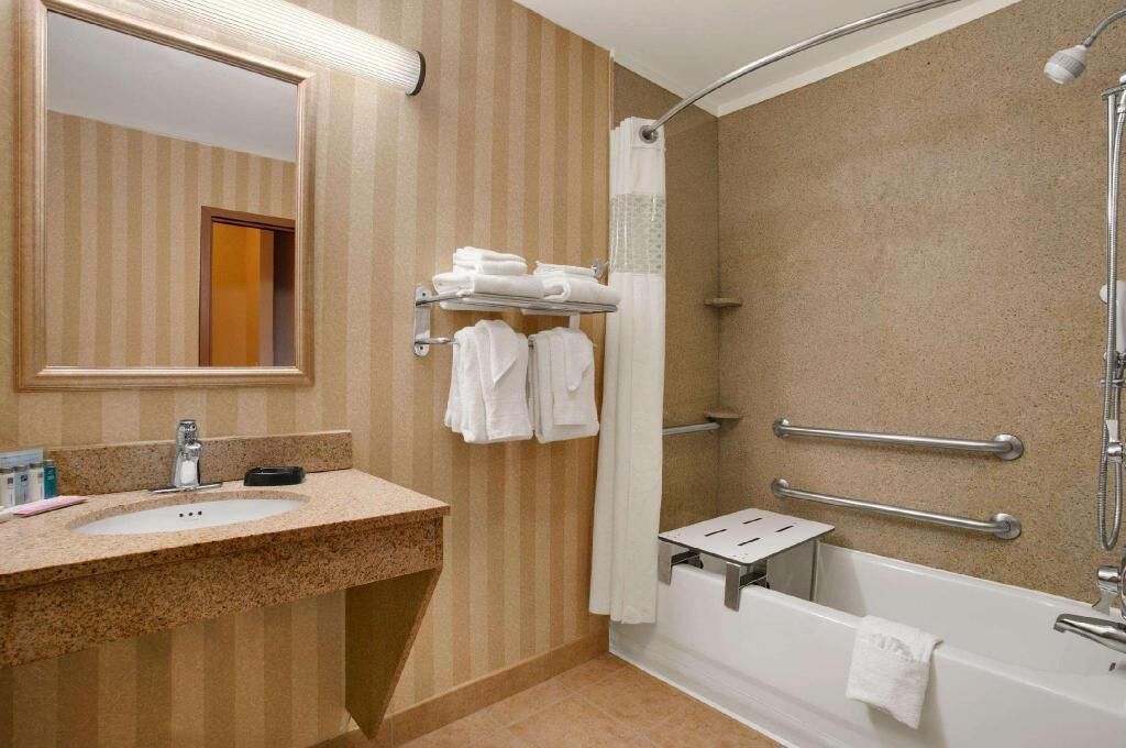 Baño | Amenidades de baño gratuitas, secadora de cabello, toallas 