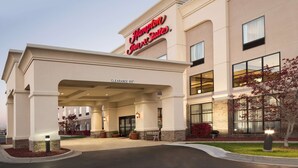 A Hampton Inn & Suites building with a clear entrance, large windows, and a well-lit facade. - Hampton Inn & Suites Detroit/Sterling Heights (Sterling Heights)