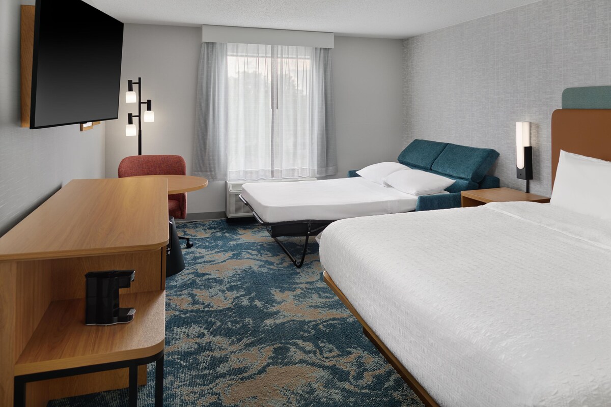 One king non smoking | In-room safe, desk, blackout drapes, iron/ironing board