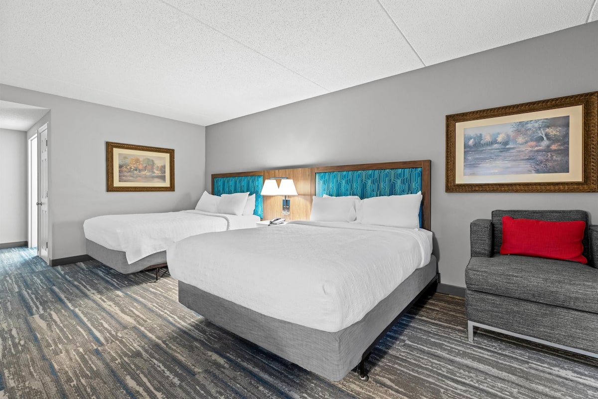 客房, 2 張加大雙人床, 無障礙, 非吸煙房 | 房內夾萬、遮光窗簾/窗簾、熨斗/熨衫板、免費嬰兒床