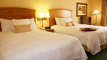 Zimmersafe, Verdunkelungsvorhänge, Bügeleisen/Bügelbrett