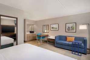 Suite, One King Bed, Non-Smoking | Minibar