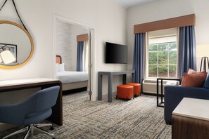 Suite, Non Smoking | Premium bedding, minibar, in-room safe, blackout curtains