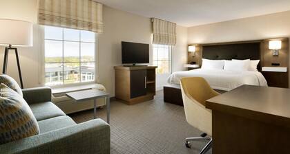 Hampton Inn & Suites Newport/Middletown