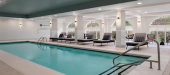 紐波特米德頓歡朋套房飯店