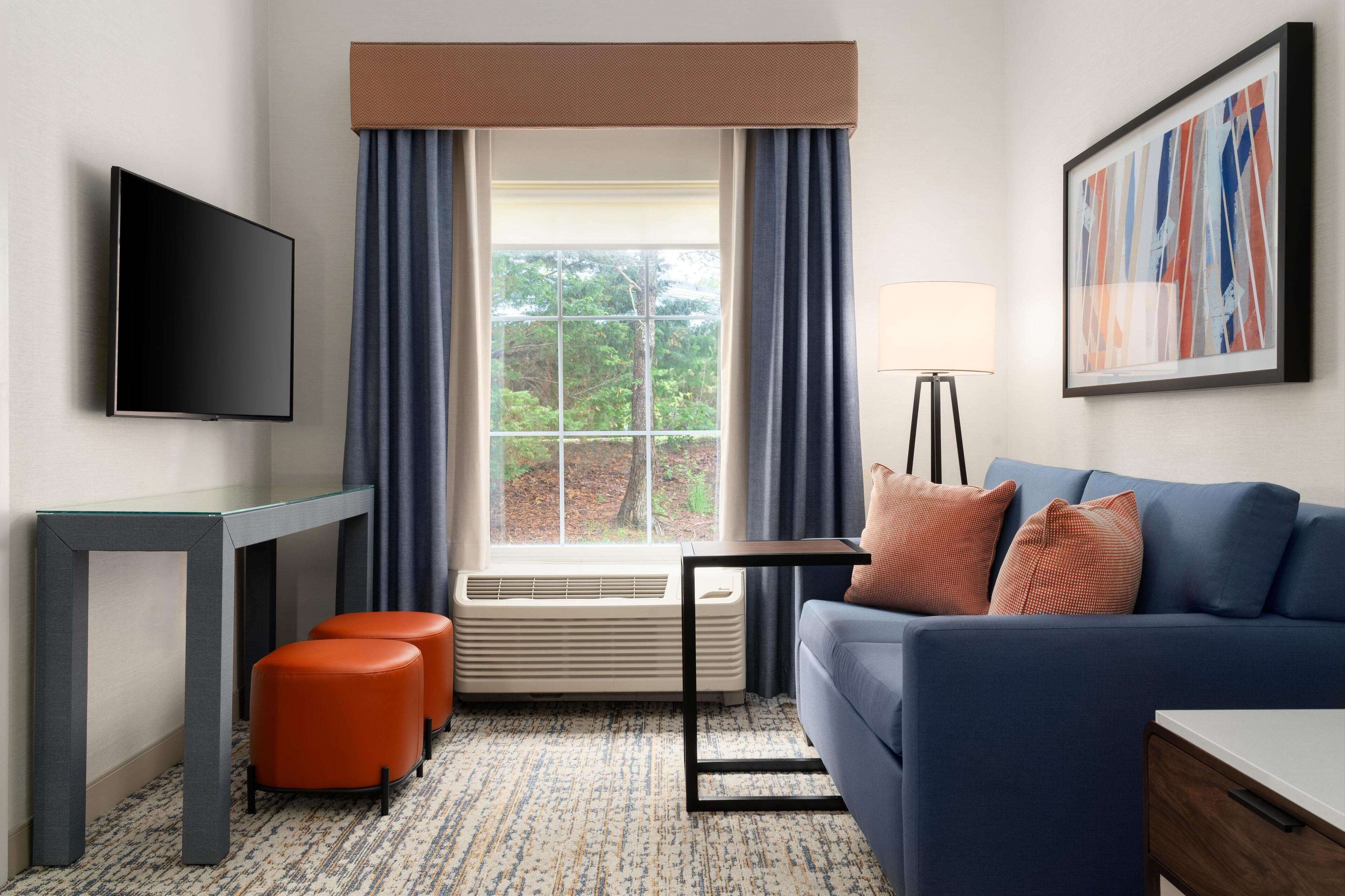 suite, non smoking | premium bedding, minibar, in-room safe, blackout curtains