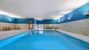 من حمّامات السباحة المغطاة