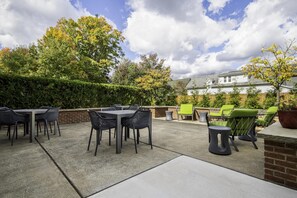 Terrace/patio - Hampton Inn East Aurora (East Aurora)