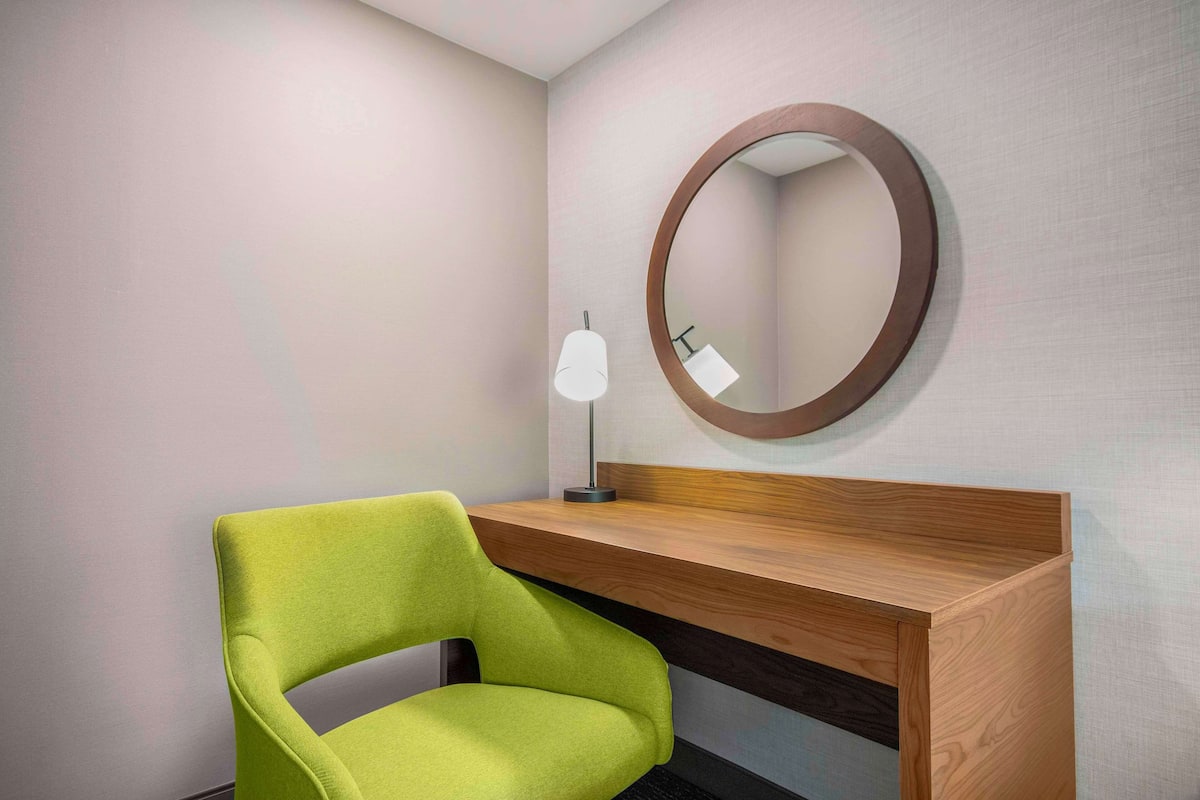 1 Schlafzimmer, Allergikerbettwaren, Zimmersafe, Schreibtisch