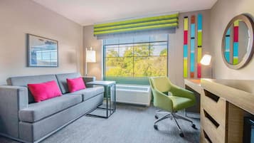 Hypo-allergenic bedding, in-room safe, desk, blackout drapes