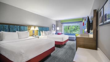 Roupas de cama antialérgicas, cofres nos quartos, escrivaninha