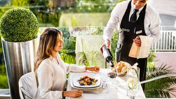 Breakfast, lunch, dinner served; Italian cuisine, alfresco dining