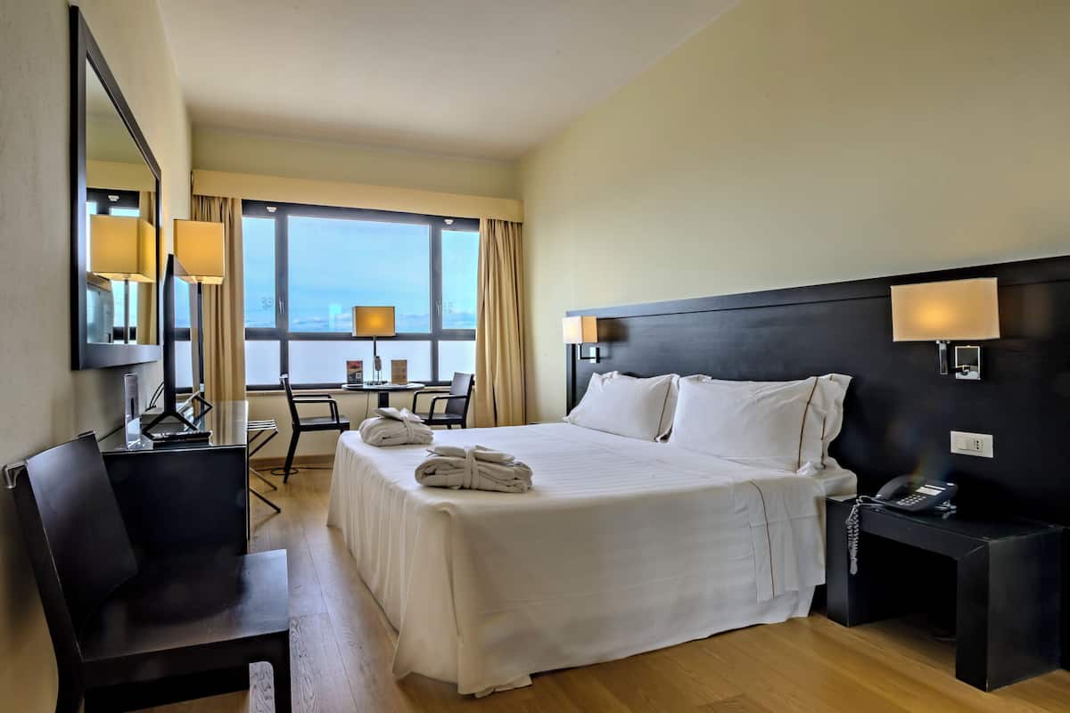 Superior Room, 1 Double Bed | 2 bedrooms, down duvets, minibar, in-room safe