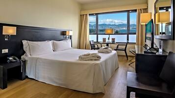 Superior-Zimmer, 1 Doppelbett | 2 Schlafzimmer, Daunenbettdecken, Minibar, Zimmersafe