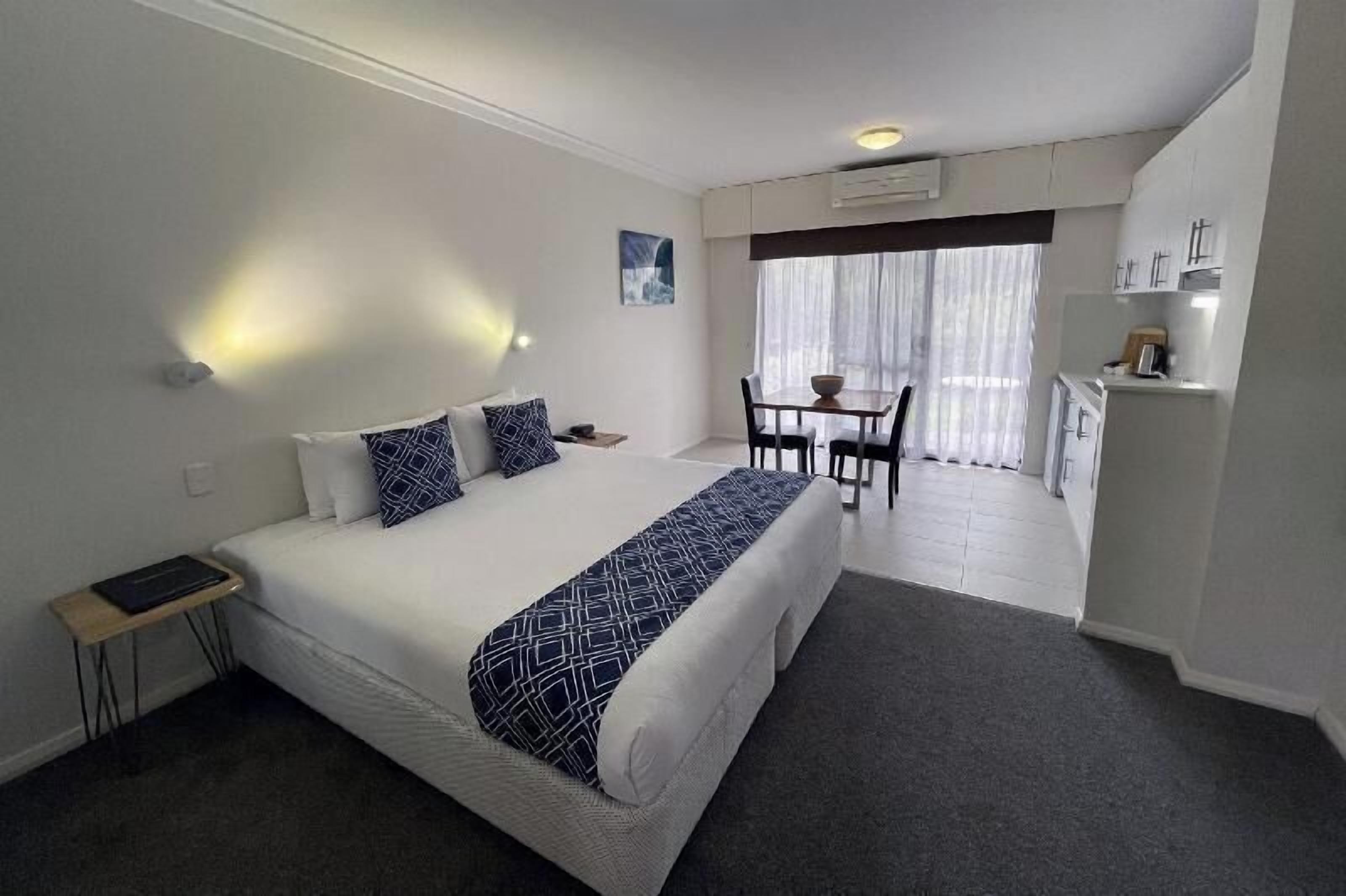 Zimmersafe, Bügeleisen/Bügelbrett, kostenloses WLAN, Bettwäsche